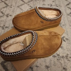 WOMENS TAZMAN UGGS SLIPPERS. CHESTNUT